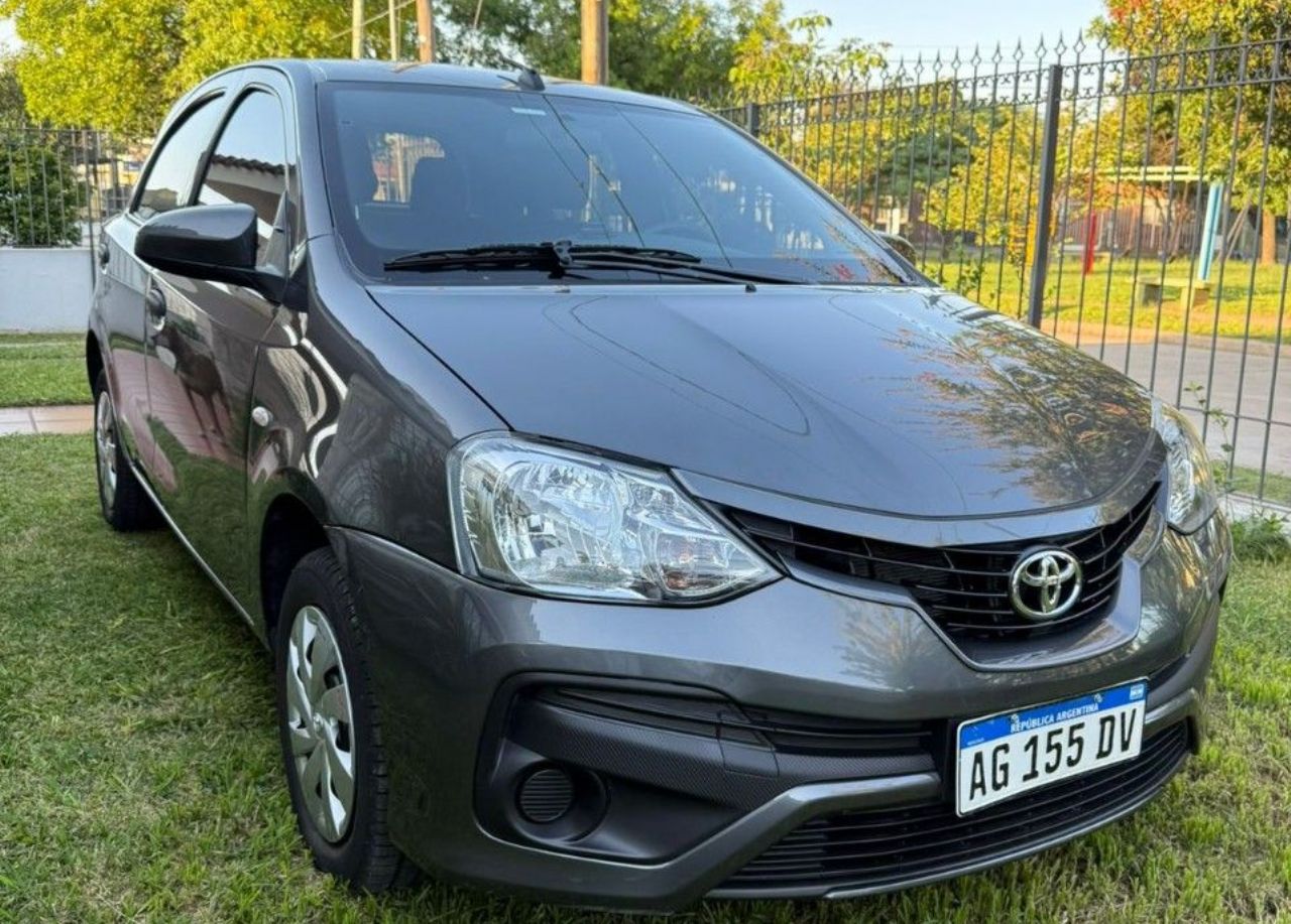 Toyota Etios Usado Financiado en Córdoba, deRuedas