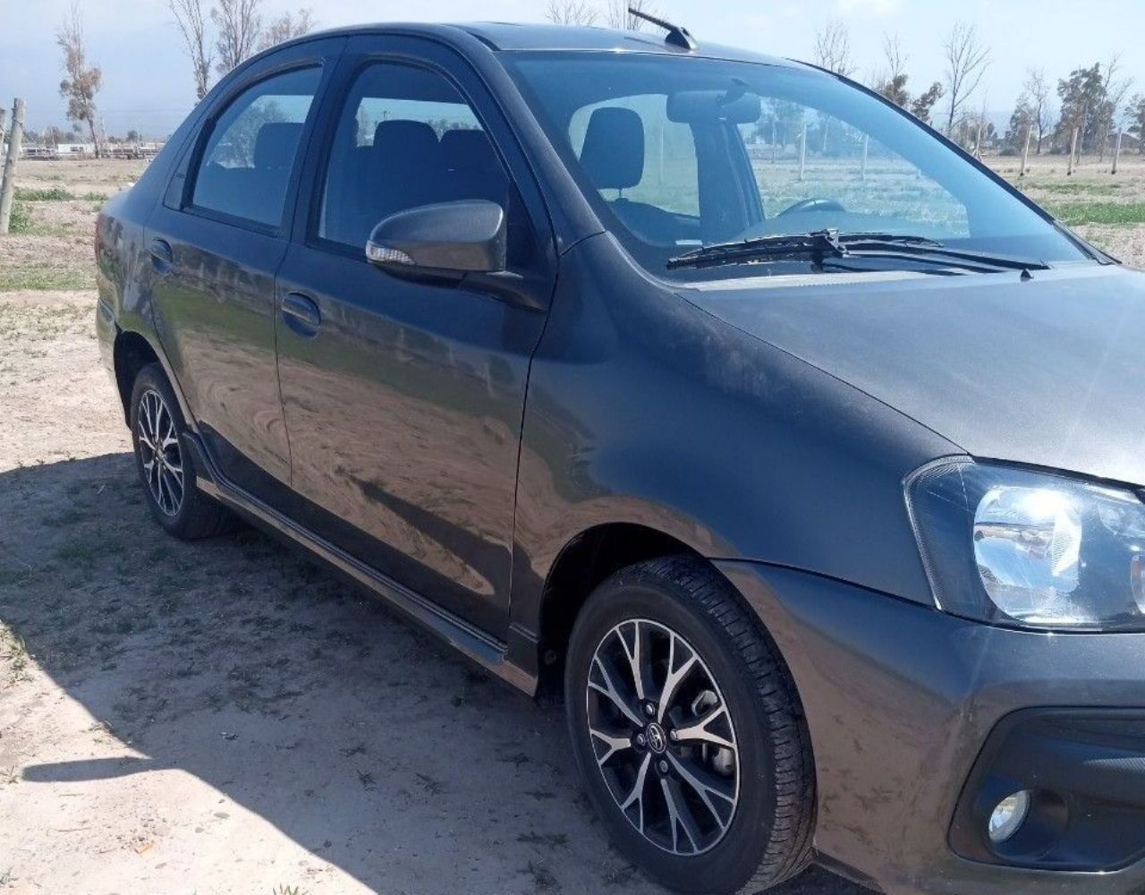 Toyota Etios Usado en Mendoza, deRuedas