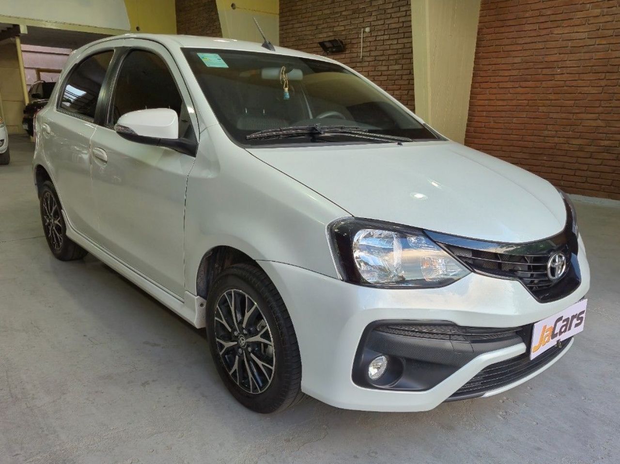 Toyota Etios Usado Financiado en Mendoza, deRuedas