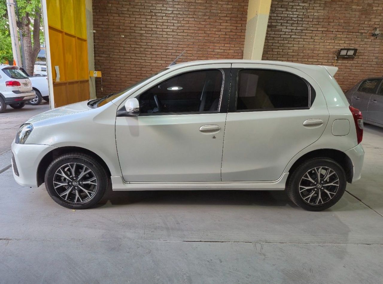 Toyota Etios Usado Financiado en Mendoza, deRuedas