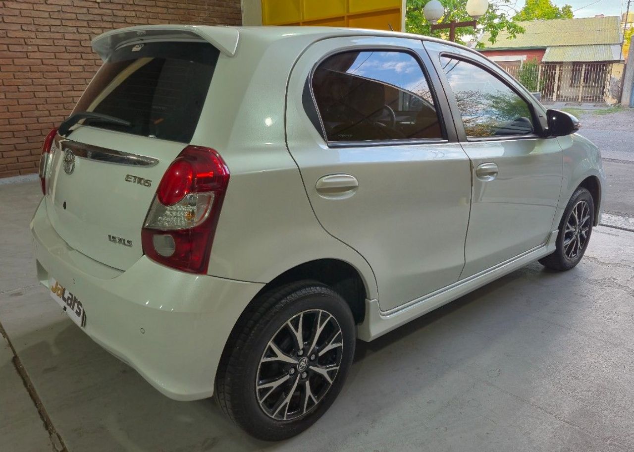 Toyota Etios Usado Financiado en Mendoza, deRuedas