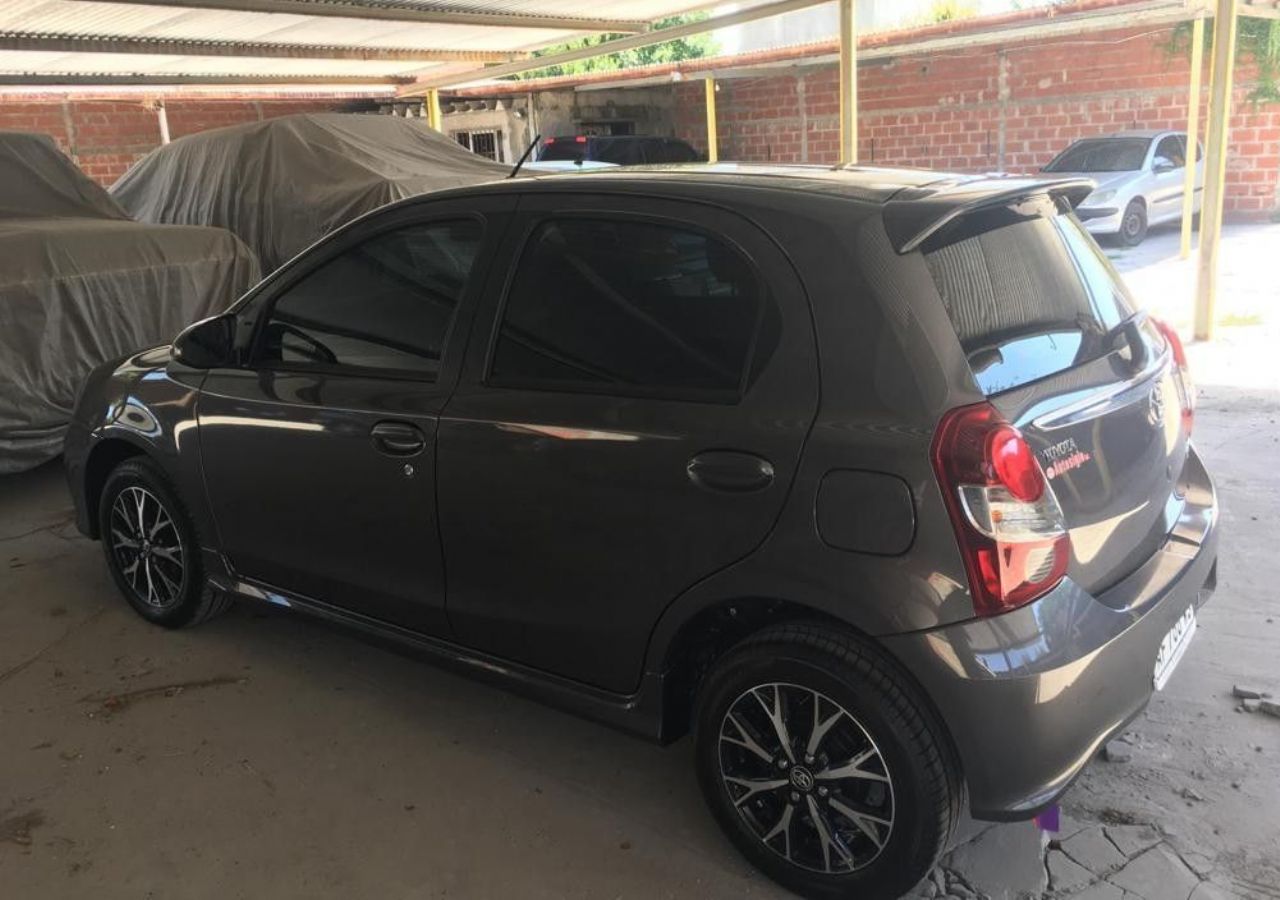 Toyota Etios Usado en Buenos Aires, deRuedas