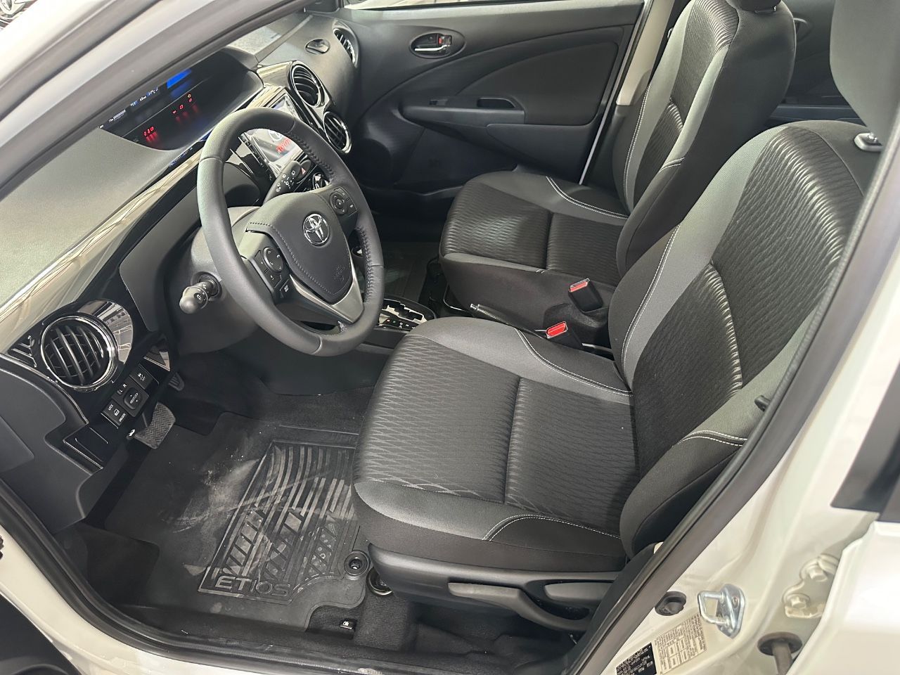 Toyota Etios Usado en Mendoza, deRuedas