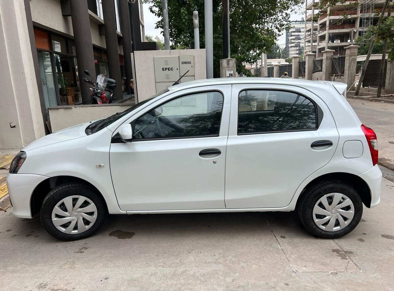 Toyota Etios Nuevo Financiado en Córdoba, deRuedas