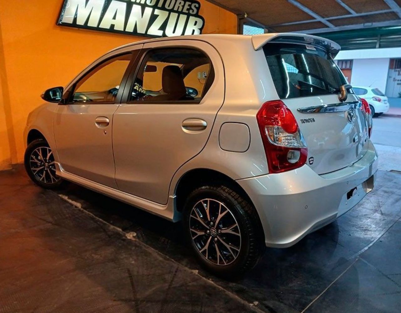 Toyota Etios Usado en Mendoza, deRuedas