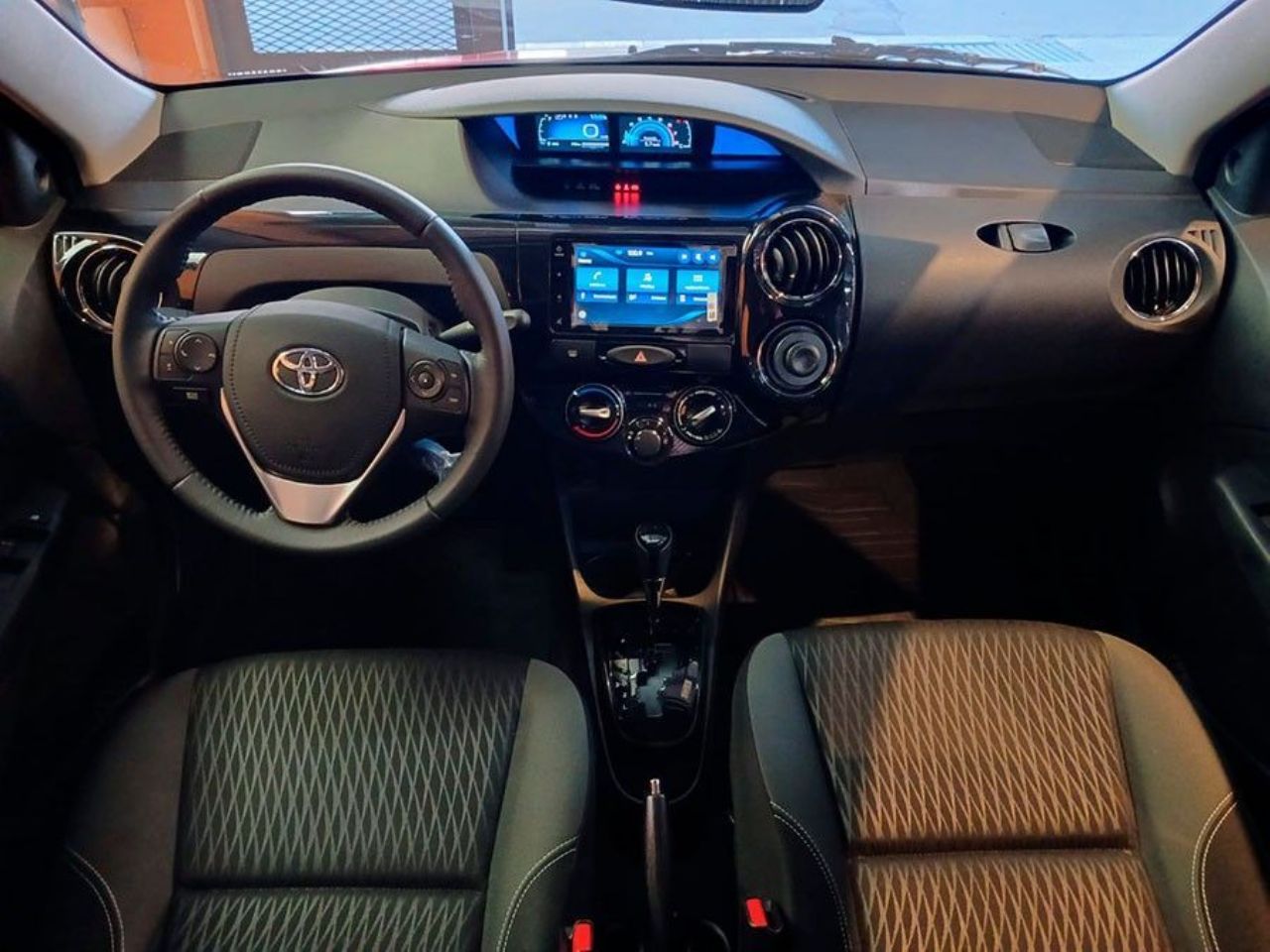 Toyota Etios Usado en Mendoza, deRuedas