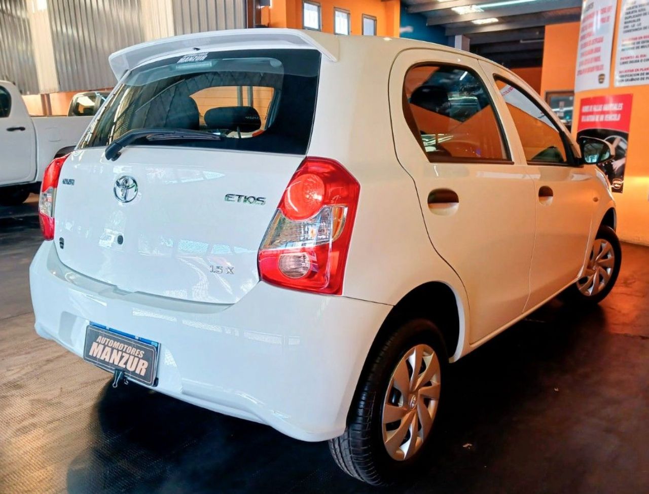 Toyota Etios Usado en Mendoza, deRuedas