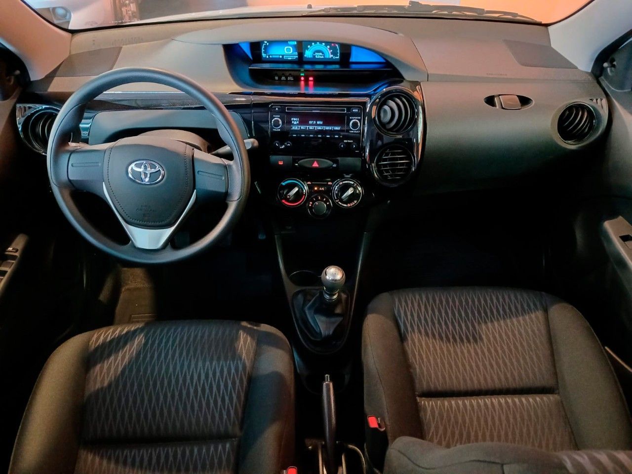 Toyota Etios Usado en Mendoza, deRuedas