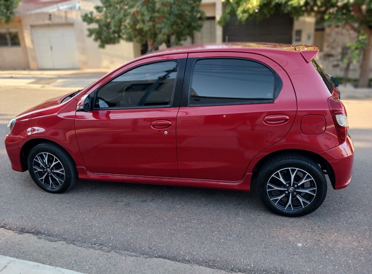 Toyota Etios Usado en Mendoza, deRuedas