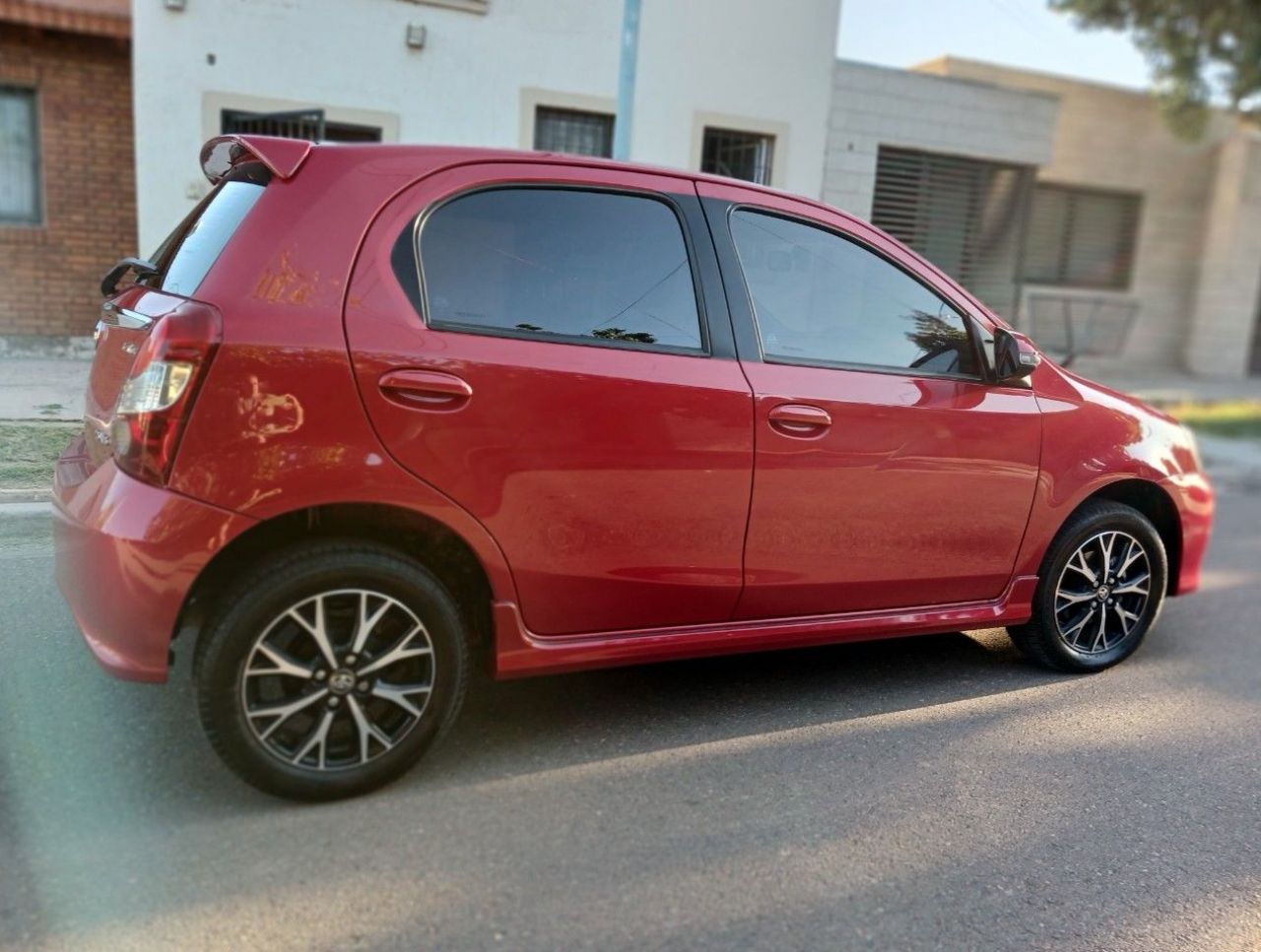 Toyota Etios Usado en Mendoza, deRuedas