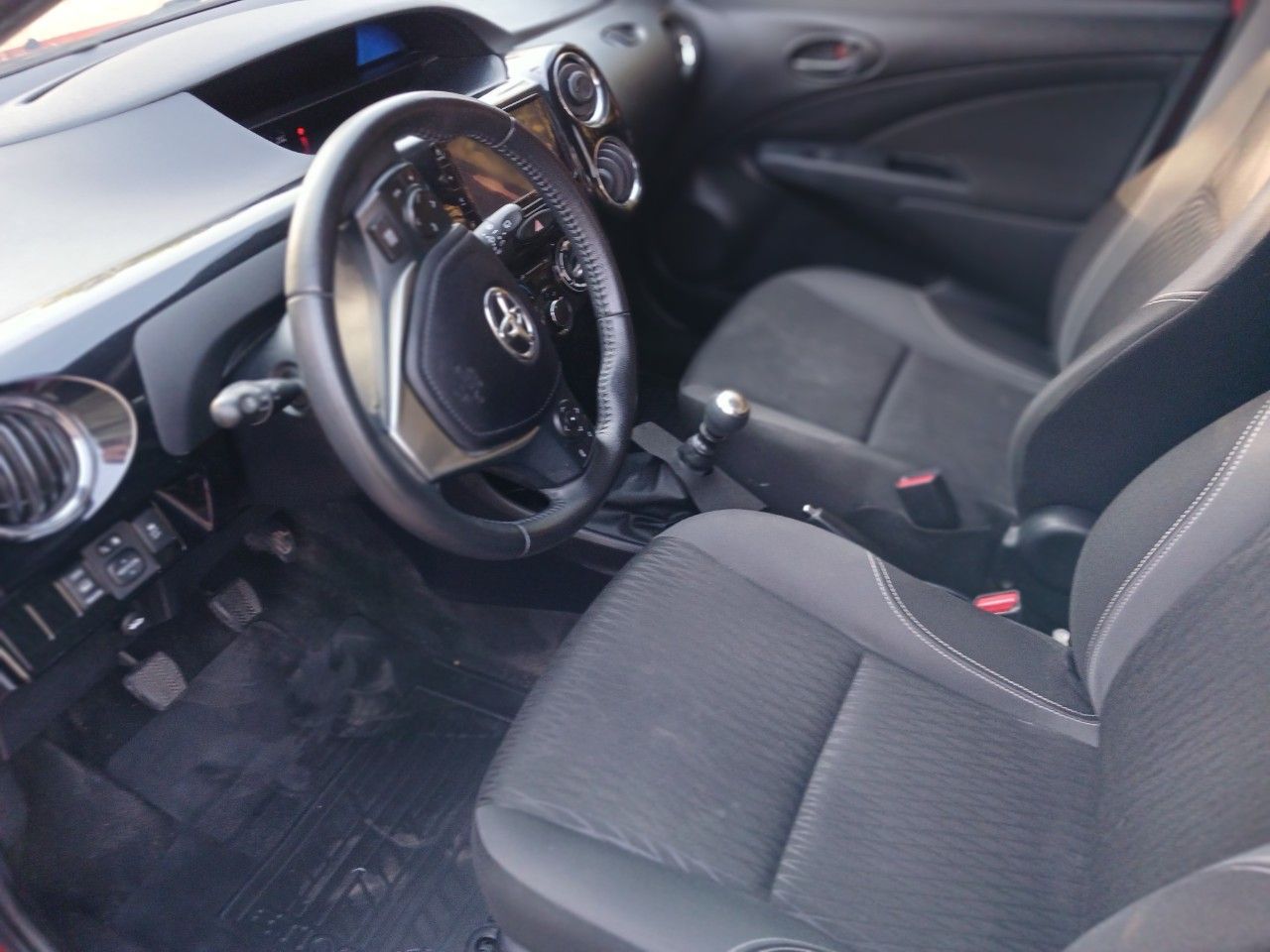 Toyota Etios Usado en Mendoza, deRuedas
