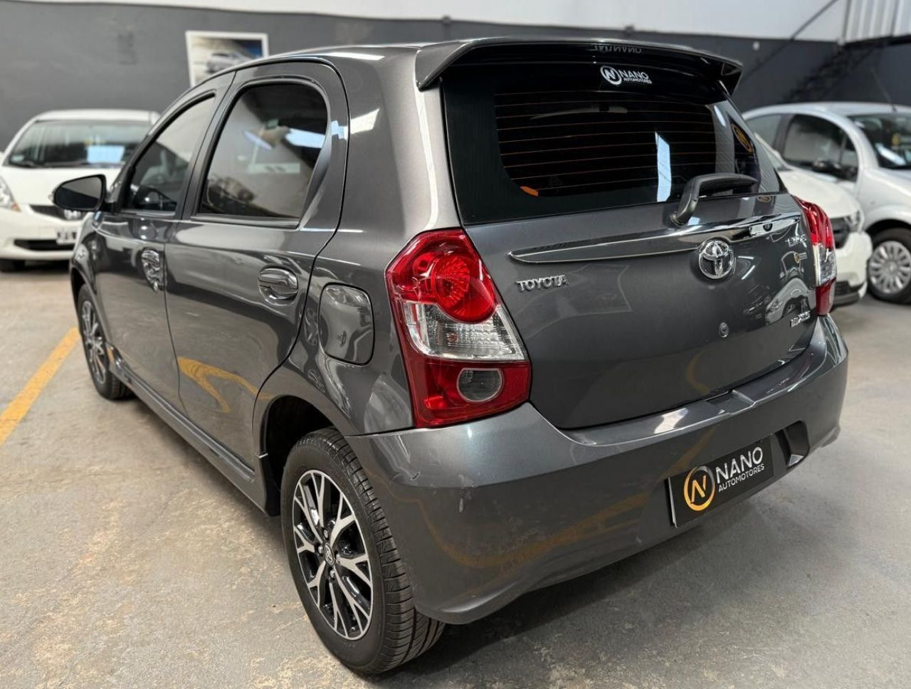 Toyota Etios Usado en Córdoba, deRuedas