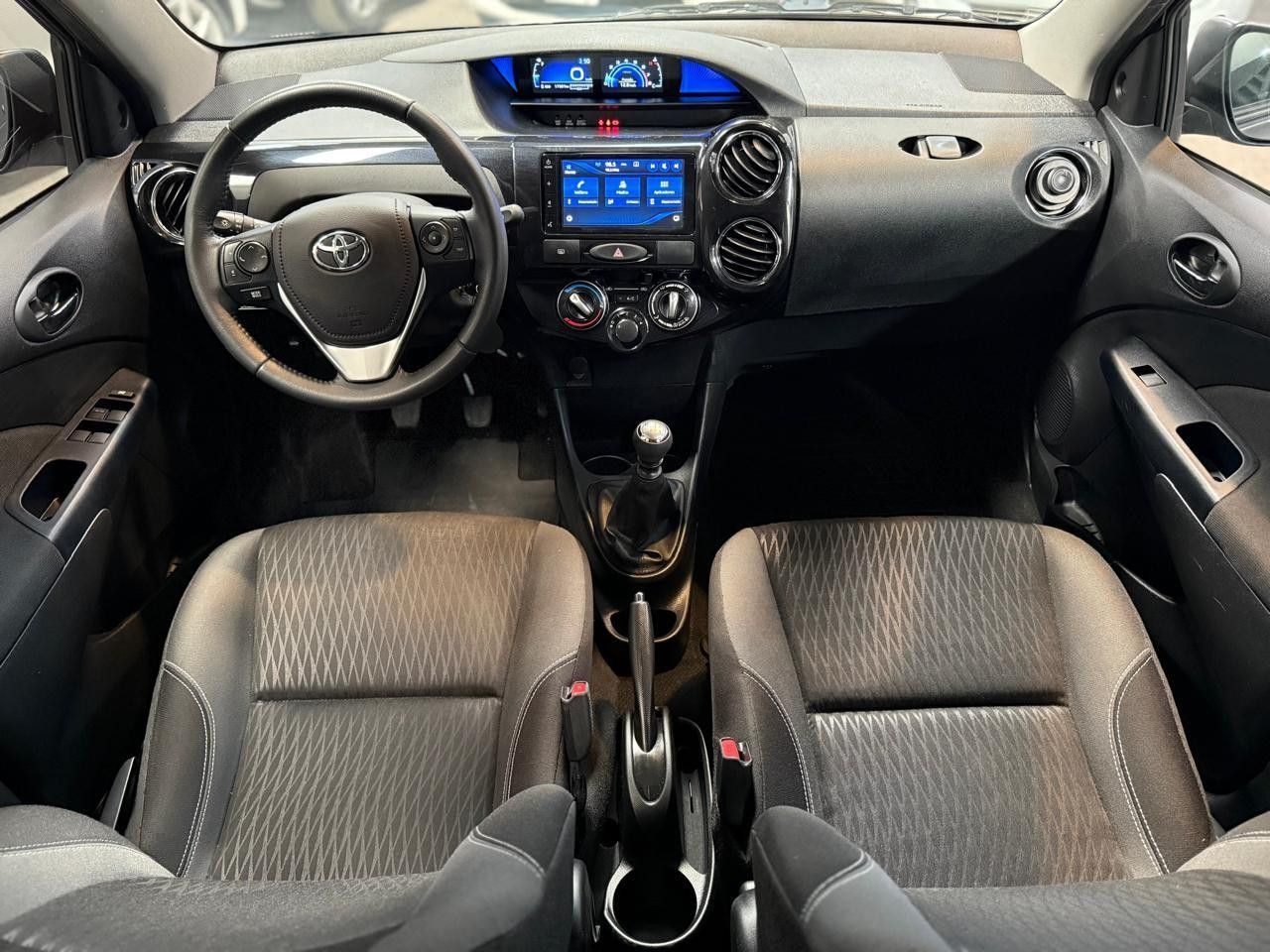 Toyota Etios Usado en Córdoba, deRuedas