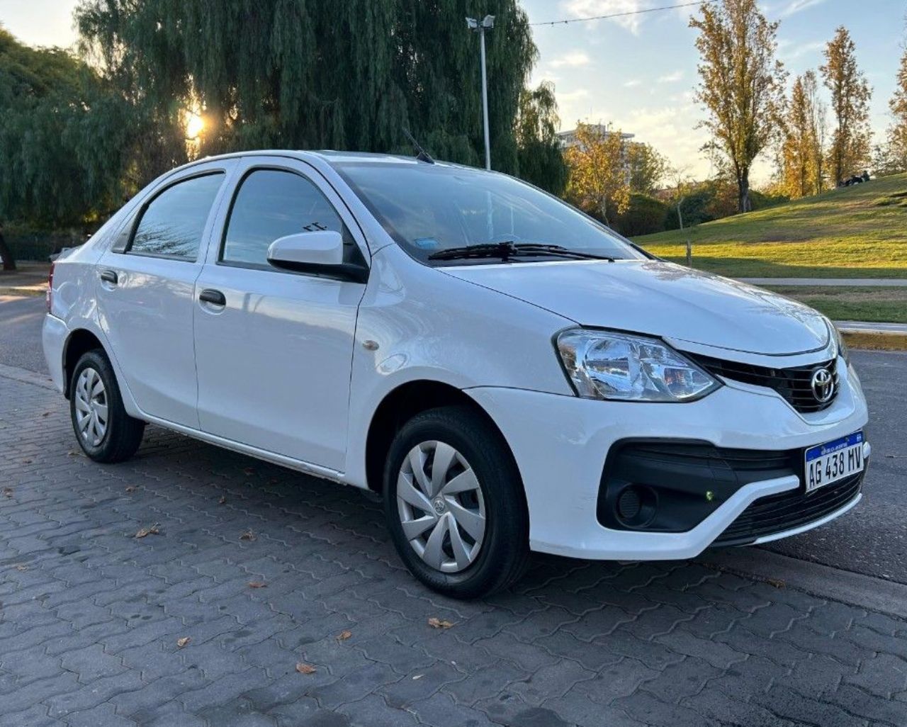 Toyota Etios Usado Financiado en Mendoza, deRuedas