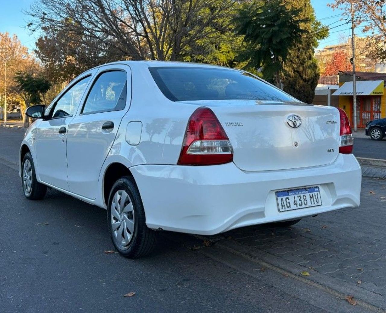 Toyota Etios Usado Financiado en Mendoza, deRuedas