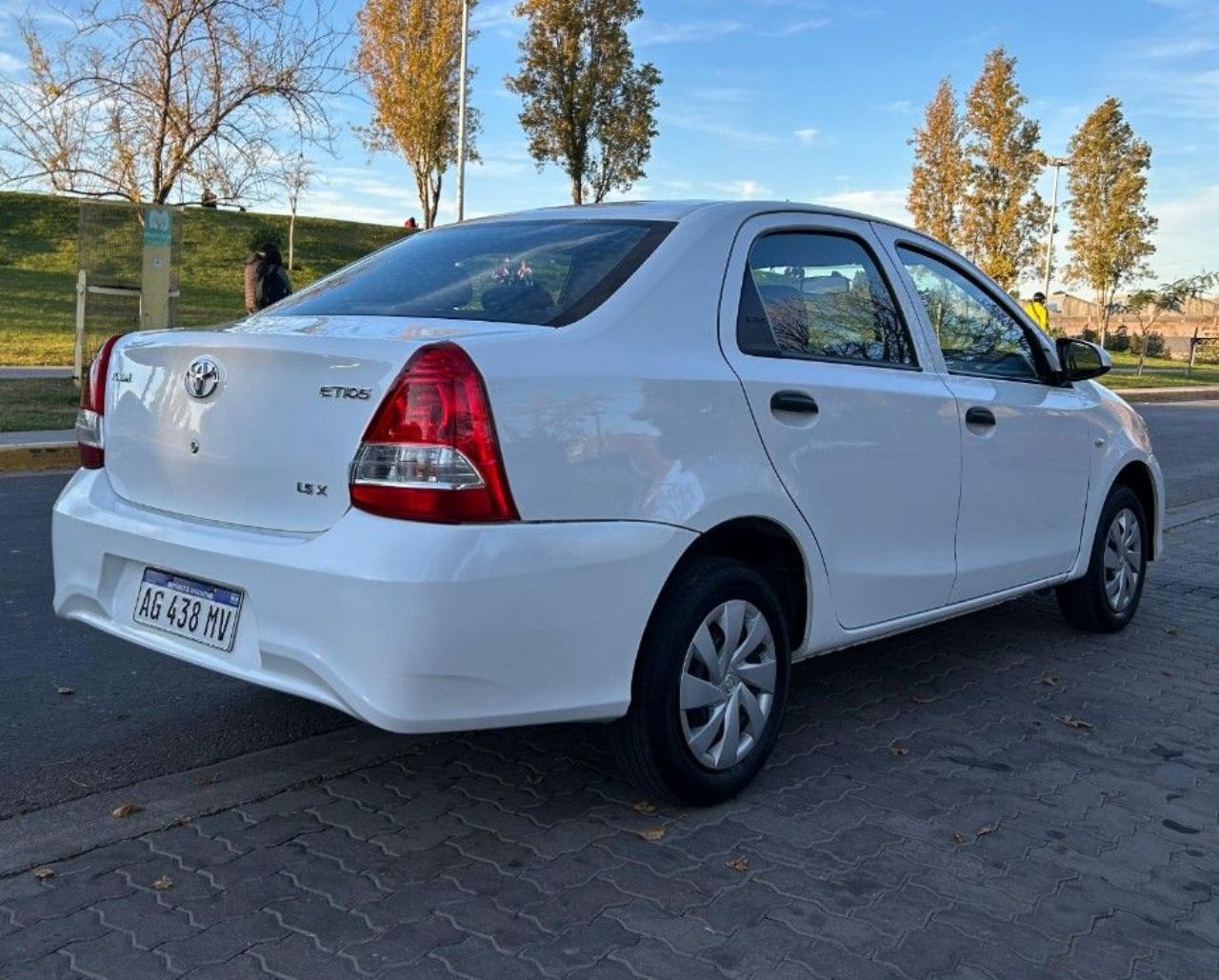 Toyota Etios Usado Financiado en Mendoza, deRuedas
