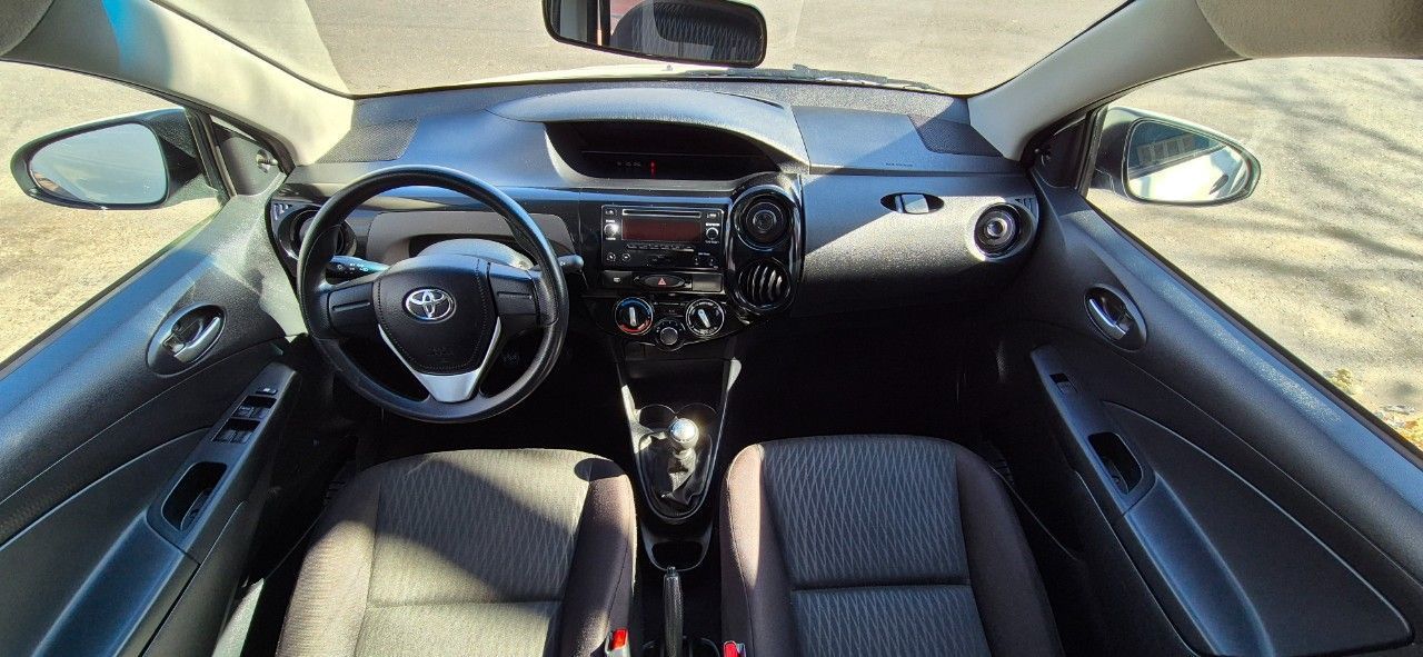 Toyota Etios Usado en Mendoza, deRuedas