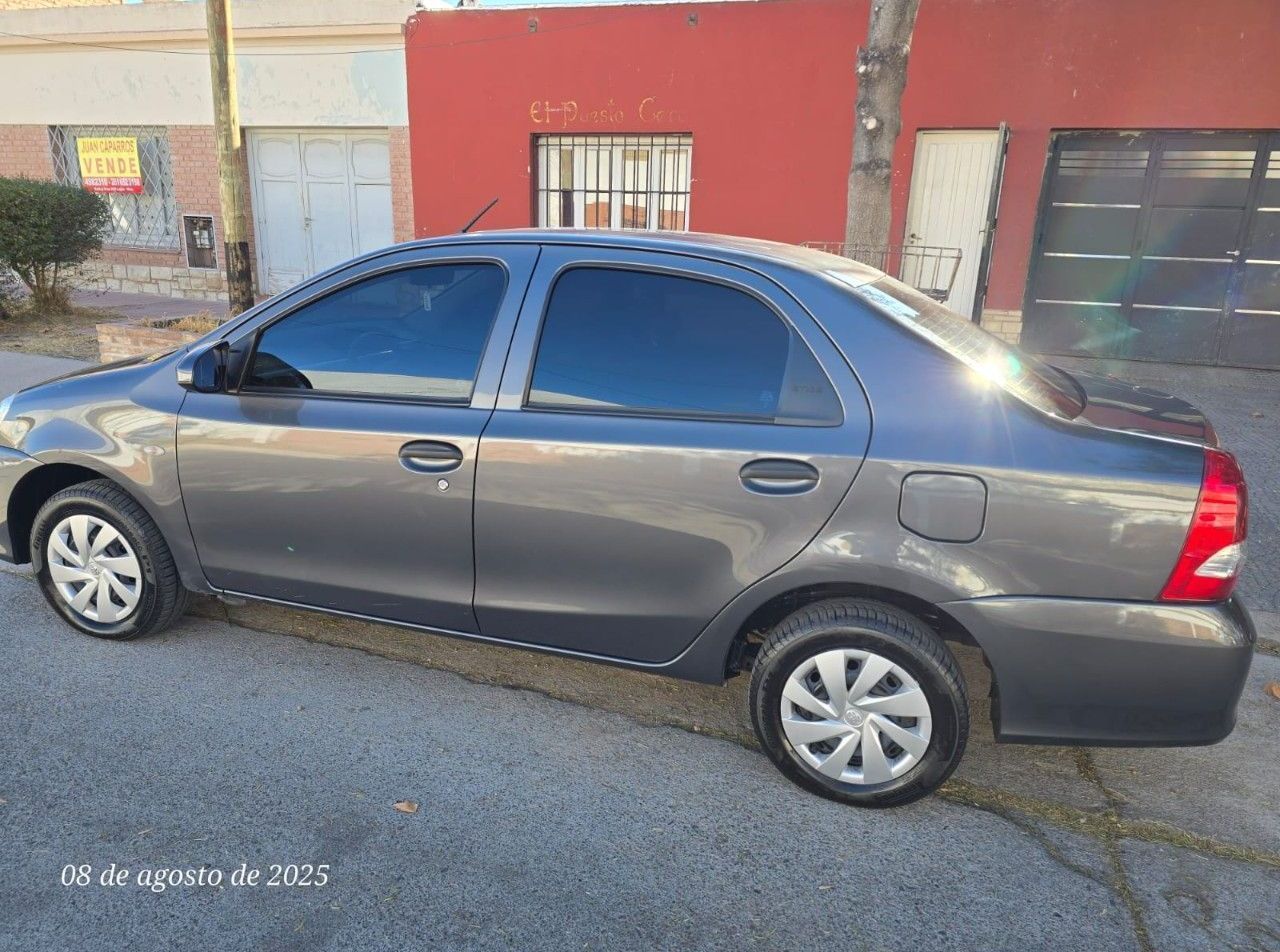 Toyota Etios Usado en Mendoza, deRuedas