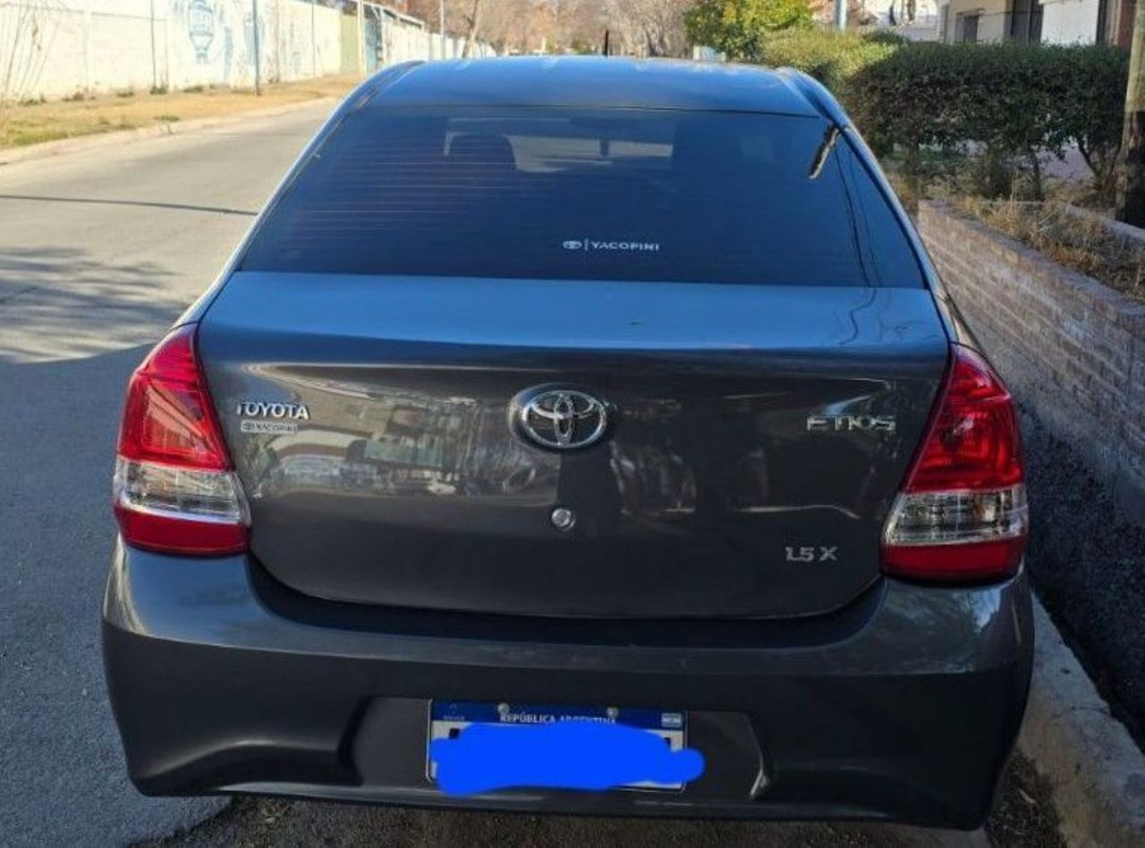Toyota Etios Usado en Mendoza, deRuedas