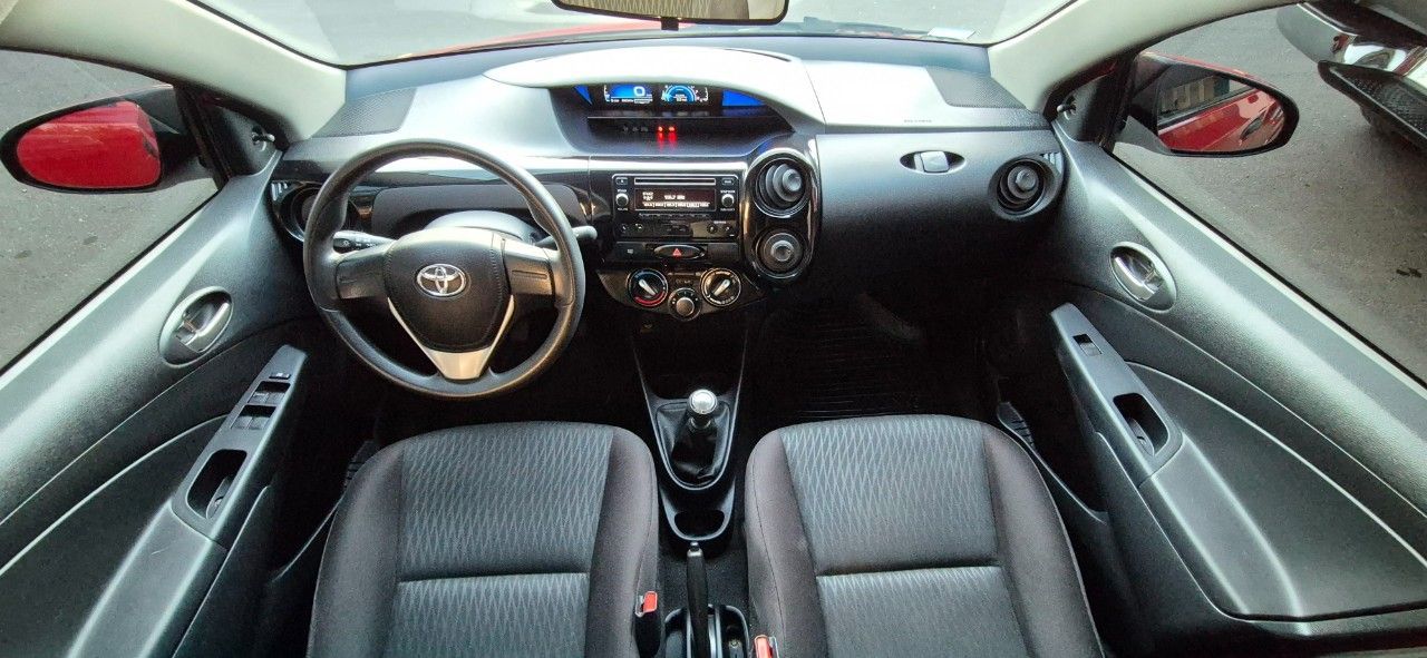 Toyota Etios Usado Financiado en Mendoza, deRuedas