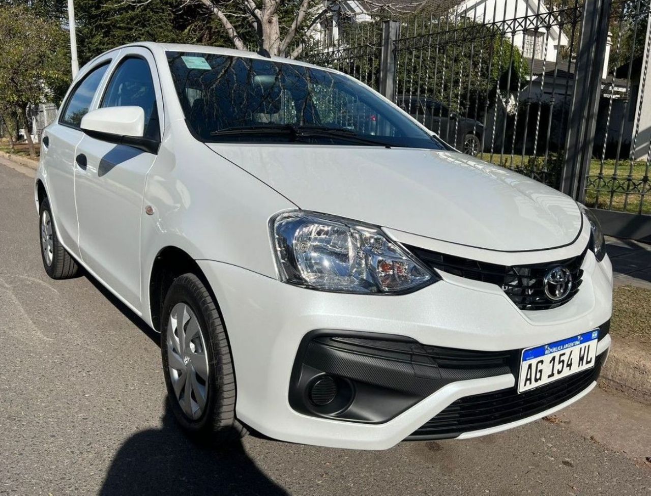 Toyota Etios Nuevo en Córdoba, deRuedas
