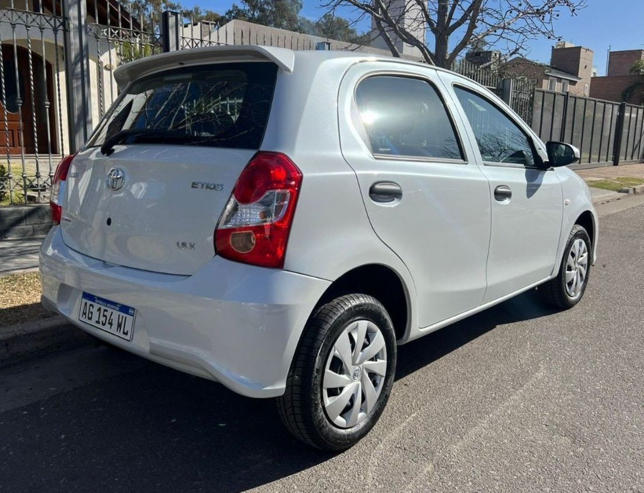 Toyota Etios Nuevo en Córdoba, deRuedas