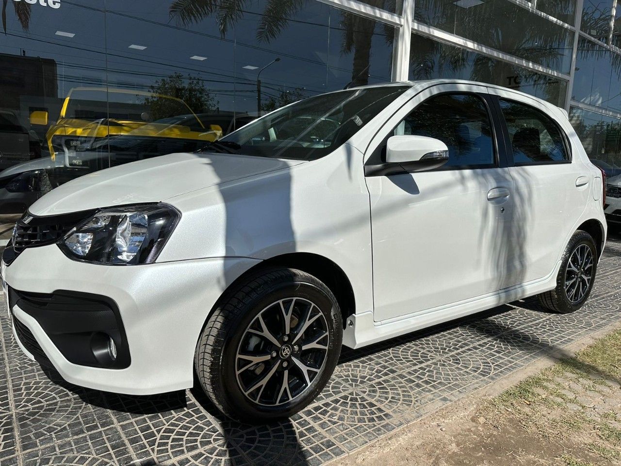 Toyota Etios Nuevo en San Juan, deRuedas