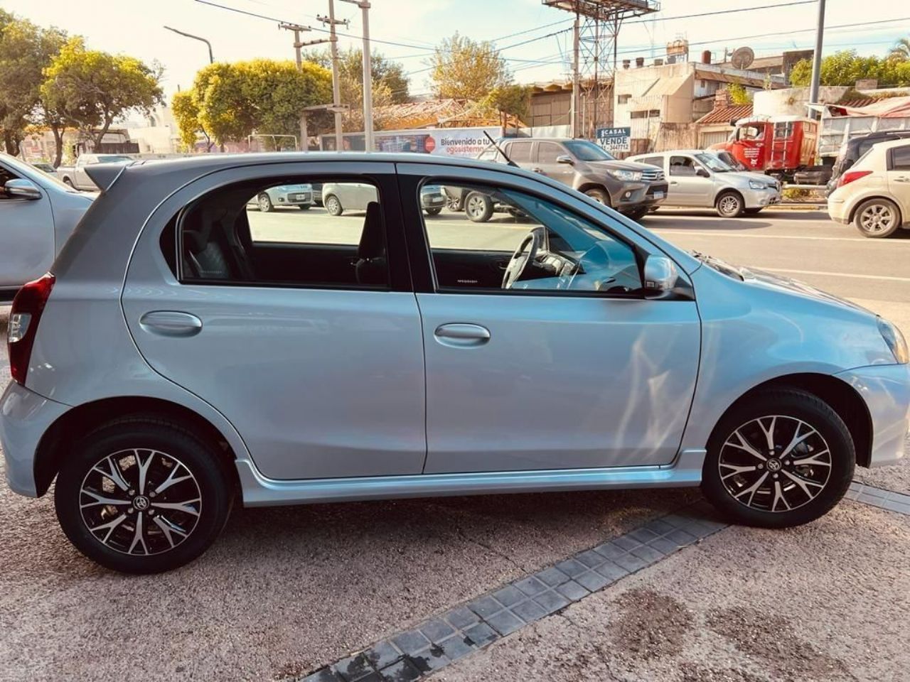 Toyota Etios Nuevo en Córdoba, deRuedas