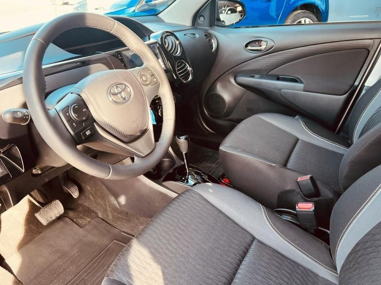 Toyota Etios Nuevo en Córdoba, deRuedas