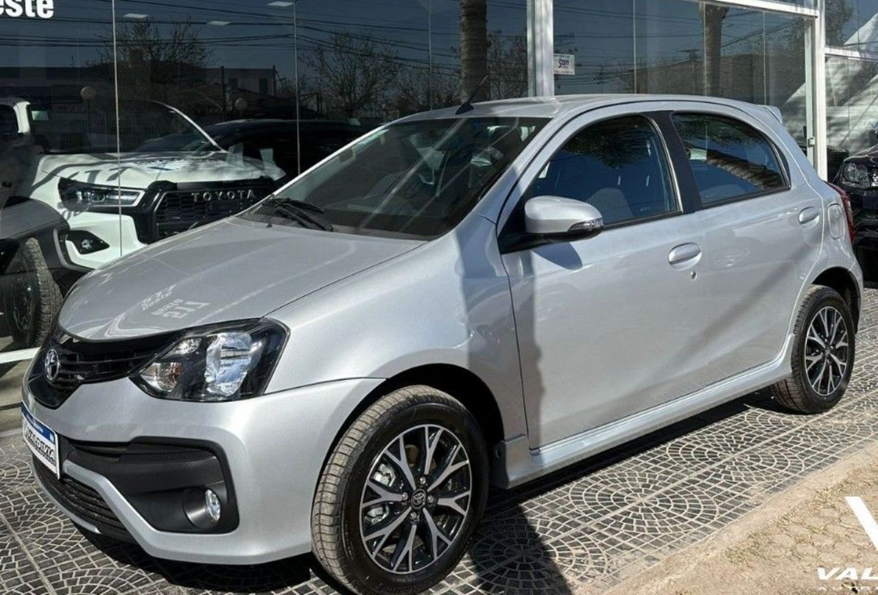 Toyota Etios Nuevo en San Juan, deRuedas