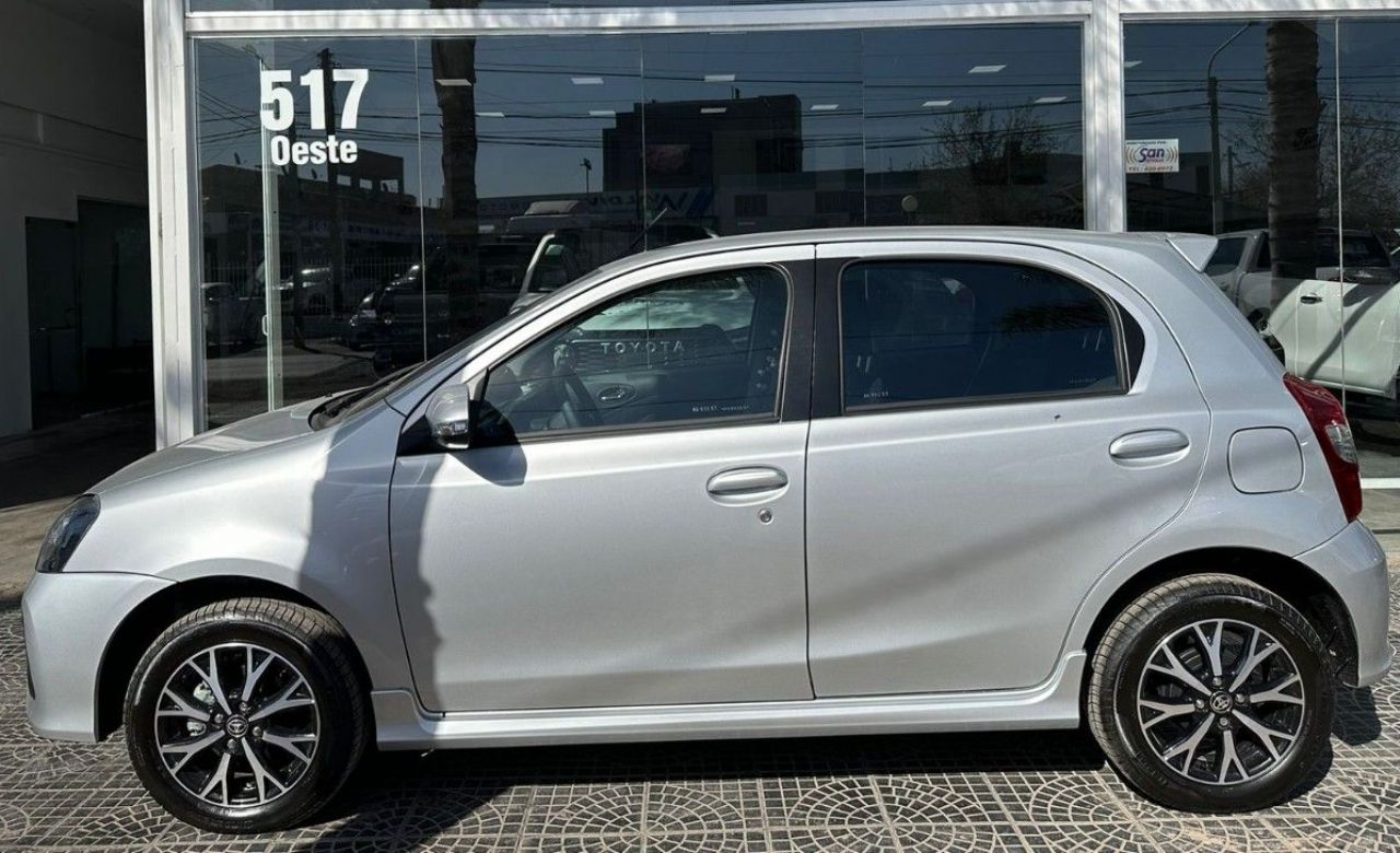 Toyota Etios Nuevo en San Juan, deRuedas