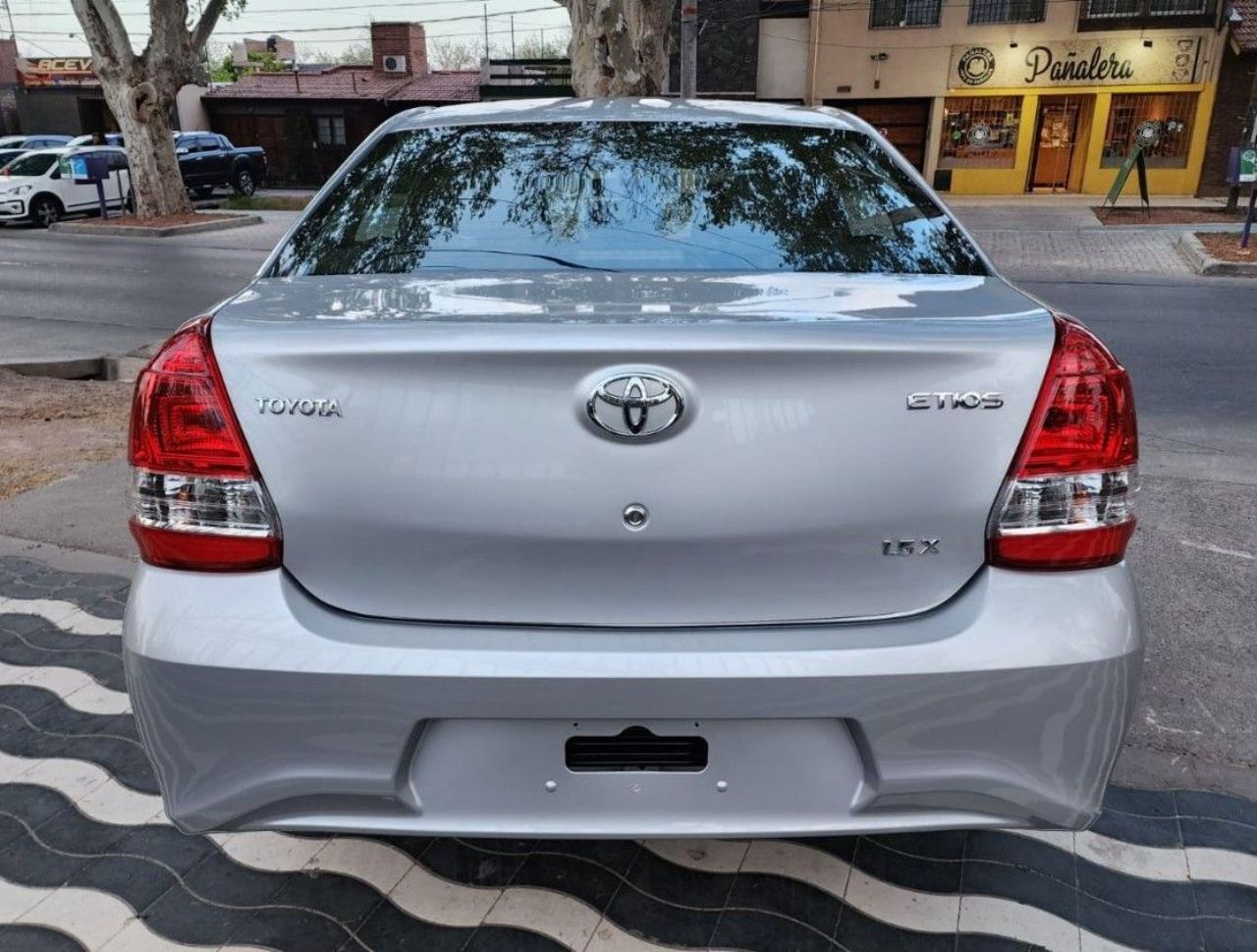 Toyota Etios Nuevo en Mendoza, deRuedas