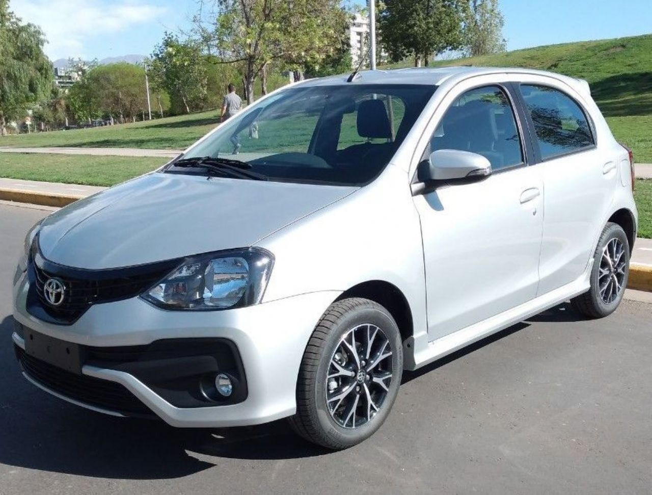 Toyota Etios Nuevo en Mendoza, deRuedas