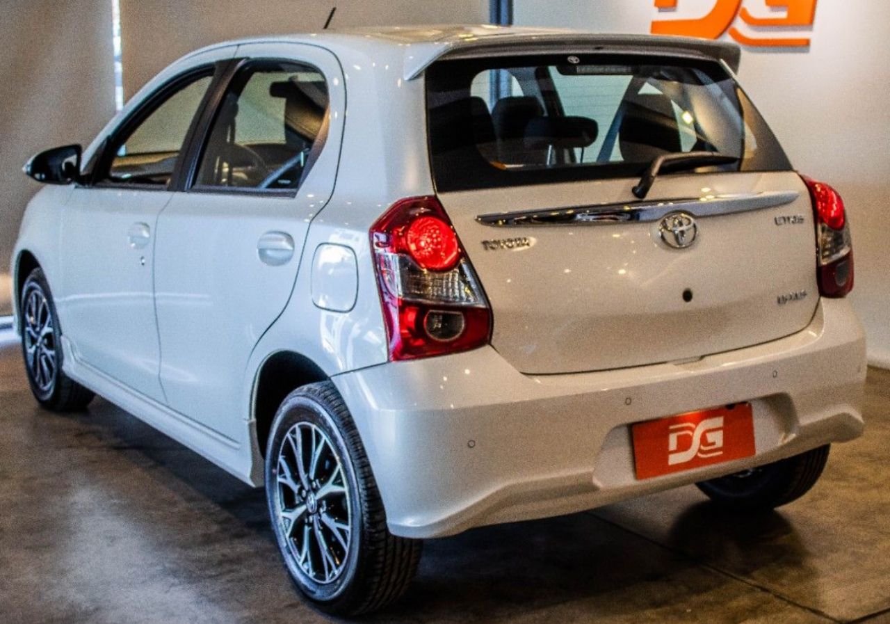 Toyota Etios Nuevo en Córdoba, deRuedas