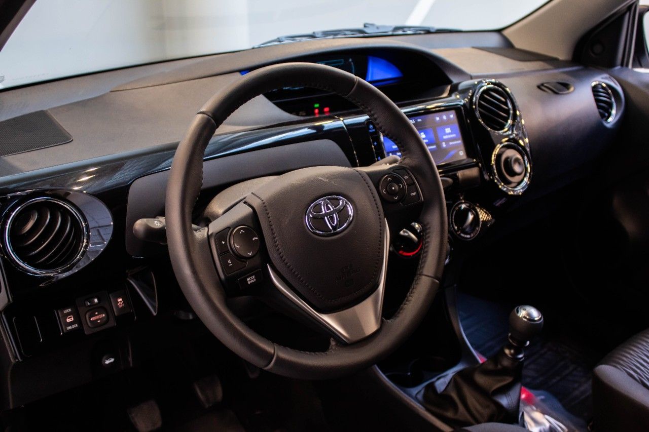Toyota Etios Nuevo en Córdoba, deRuedas