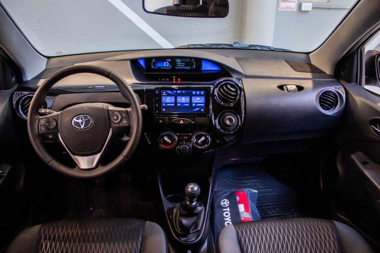 Toyota Etios Nuevo en Córdoba, deRuedas