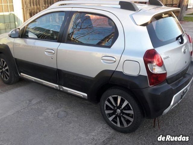 Toyota Etios Cross Usado en Mendoza, deRuedas