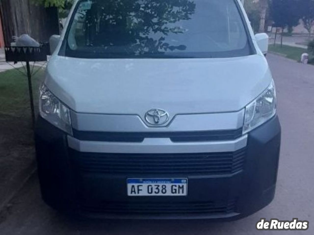 Toyota Hiace Usada en Mendoza, deRuedas