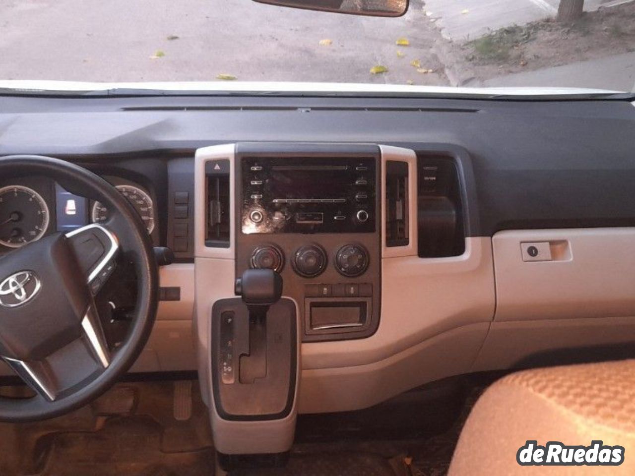 Toyota Hiace Usada en Mendoza, deRuedas