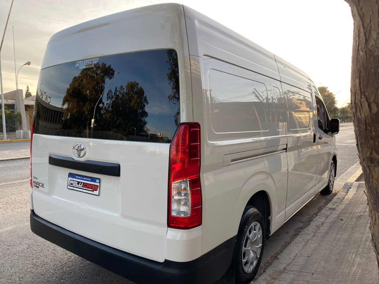 Toyota Hiace Usada en San Juan, deRuedas