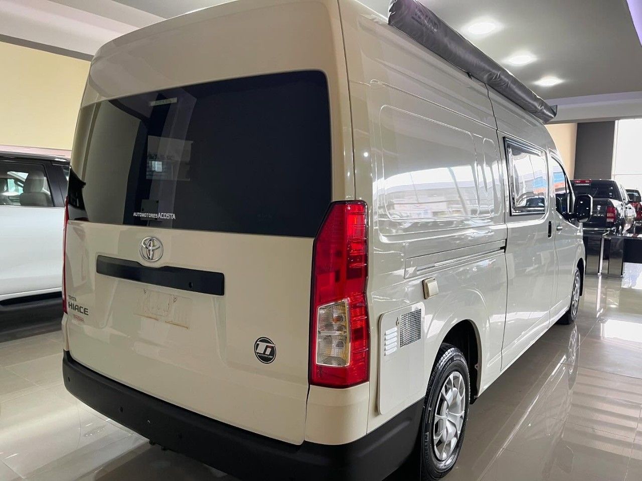 Toyota Hiace Usada Financiado en San Juan, deRuedas