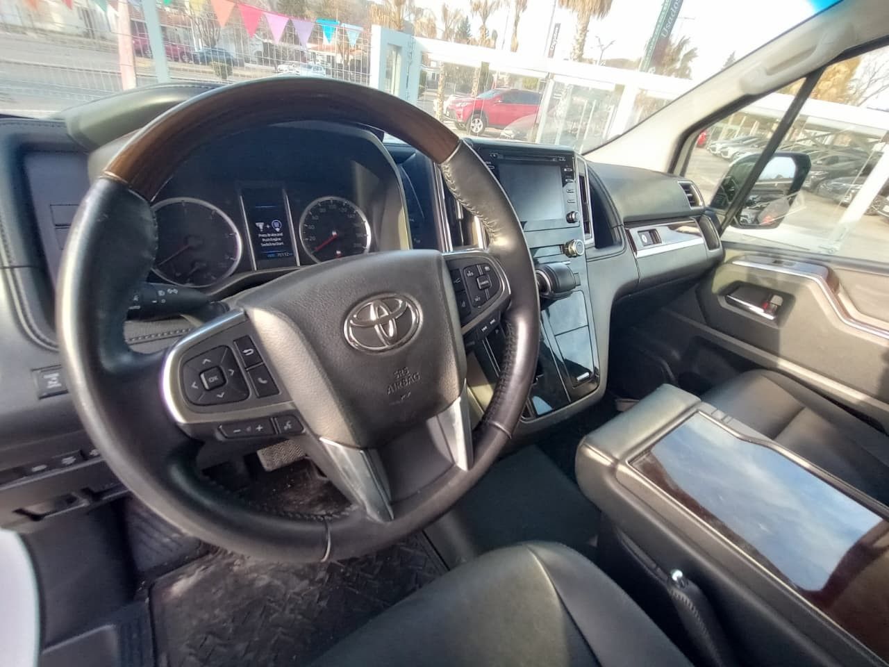 Toyota Hiace Usada en San Luis, deRuedas