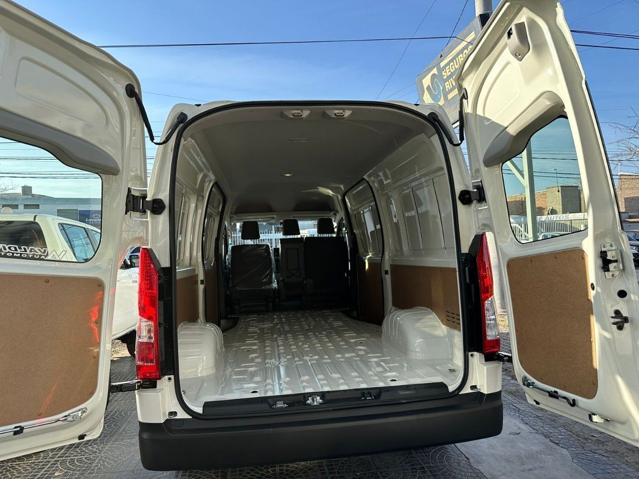 Toyota Hiace Nueva en San Juan, deRuedas