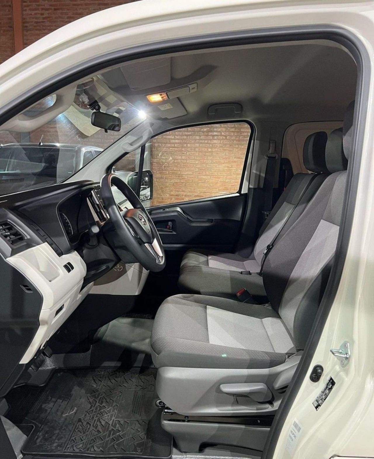 Toyota Hiace Nueva en San Juan, deRuedas