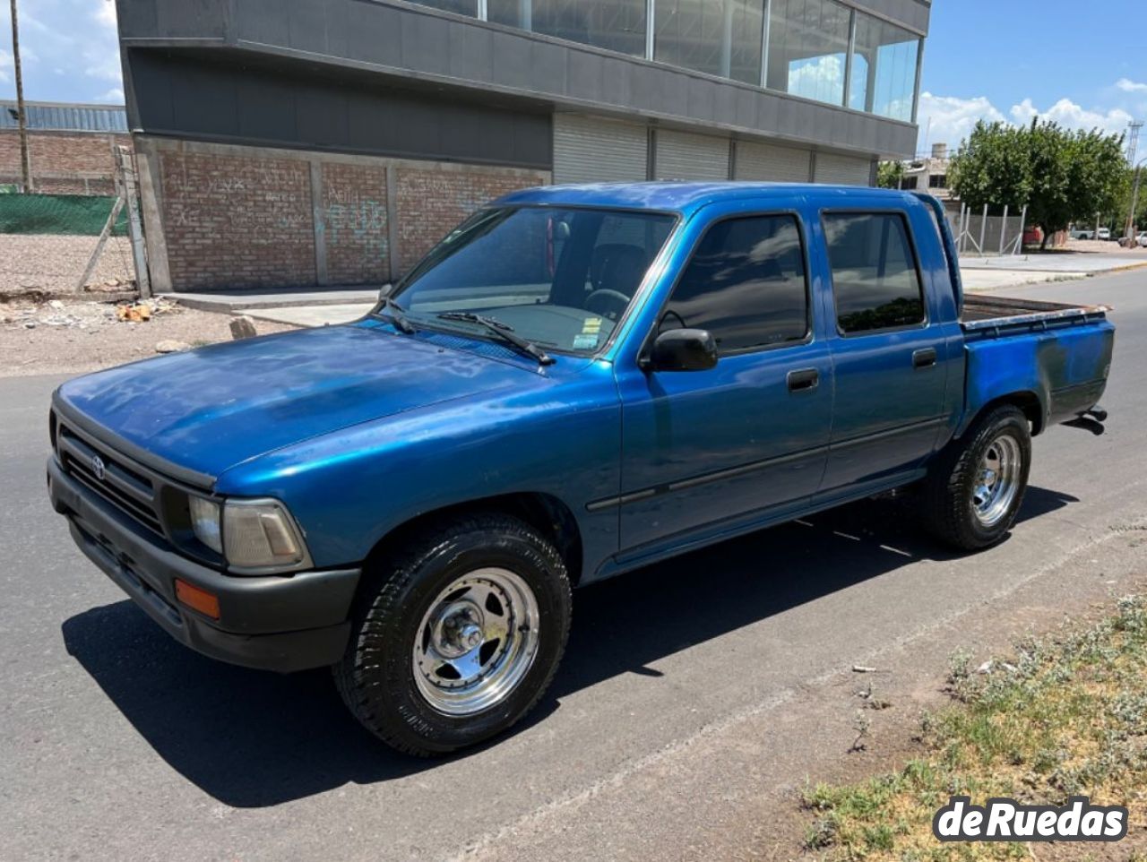 Toyota Hilux Usada en San Juan, deRuedas