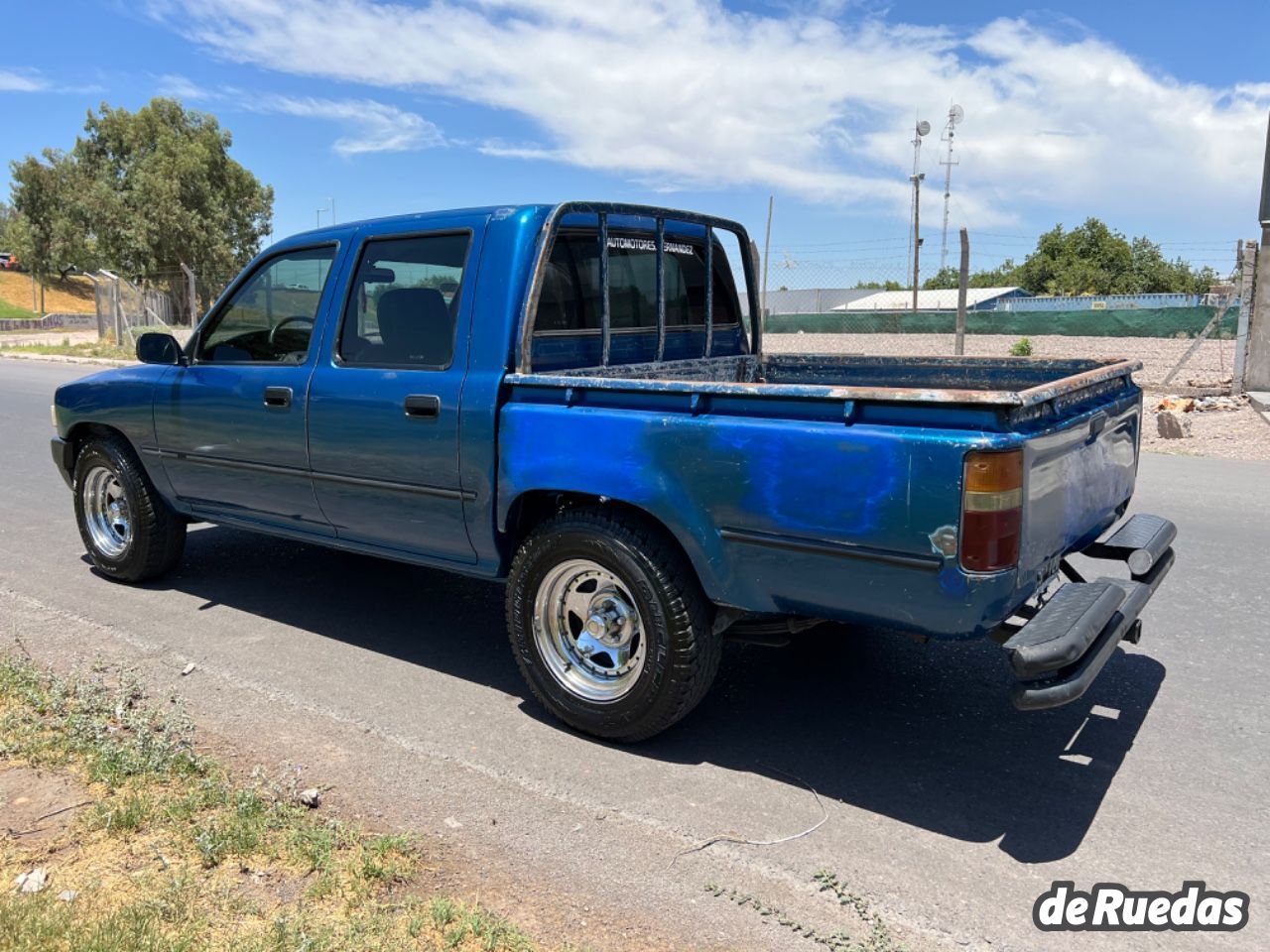 Toyota Hilux Usada en San Juan, deRuedas