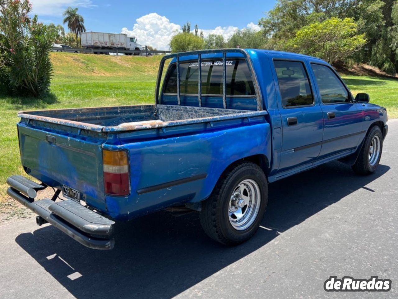 Toyota Hilux Usada en San Juan, deRuedas