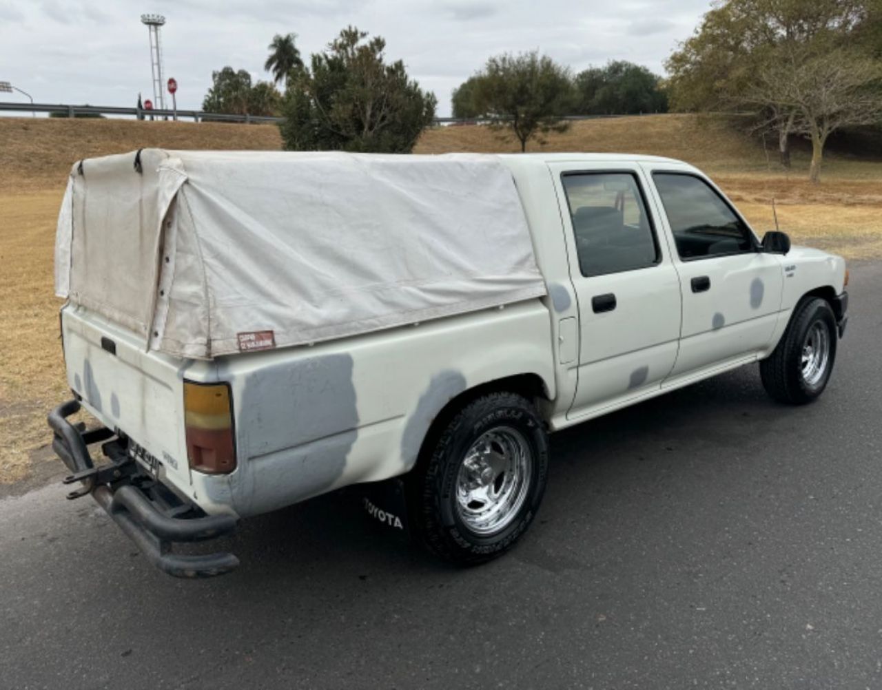 Toyota Hilux Usada en San Juan, deRuedas