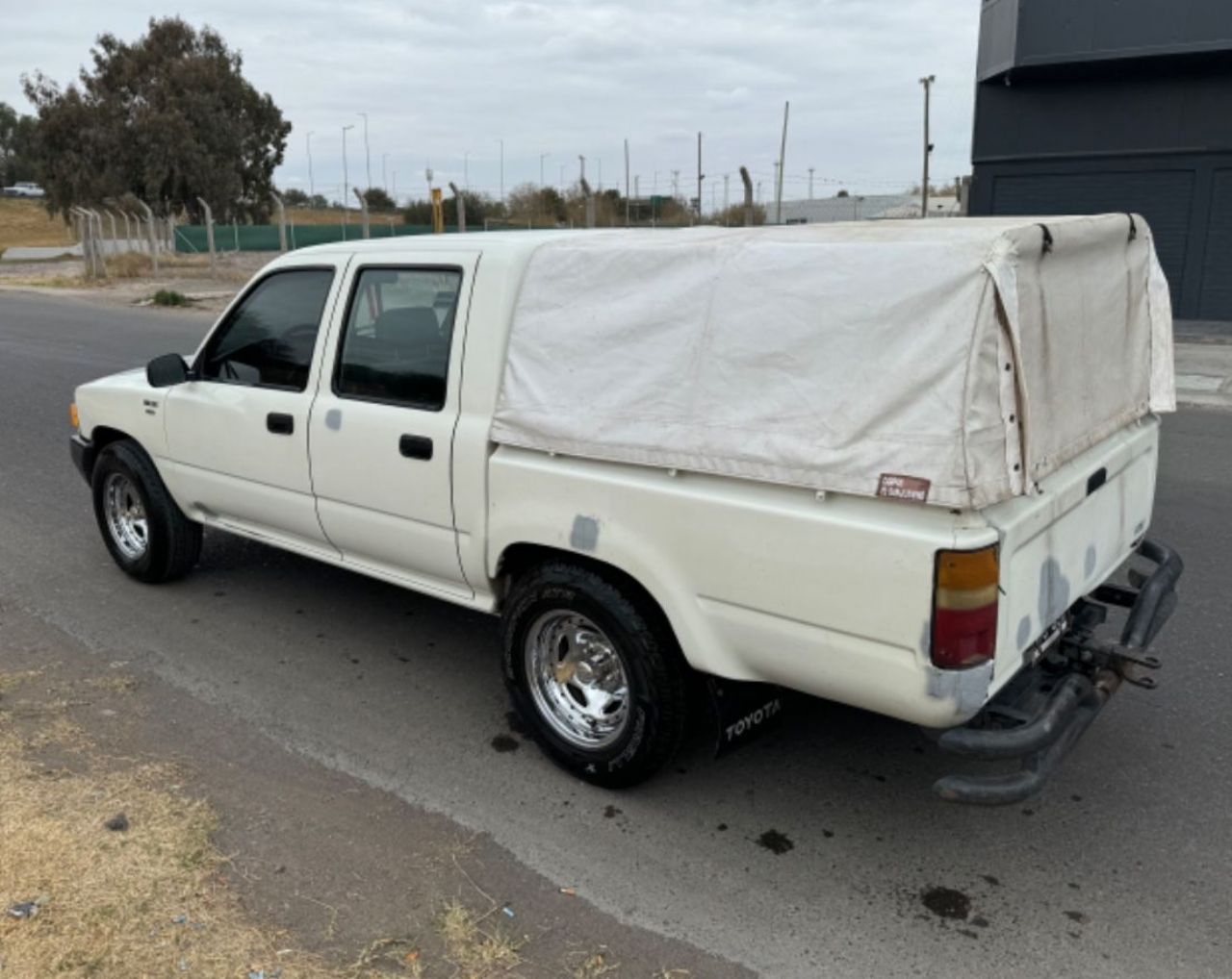 Toyota Hilux Usada en San Juan, deRuedas