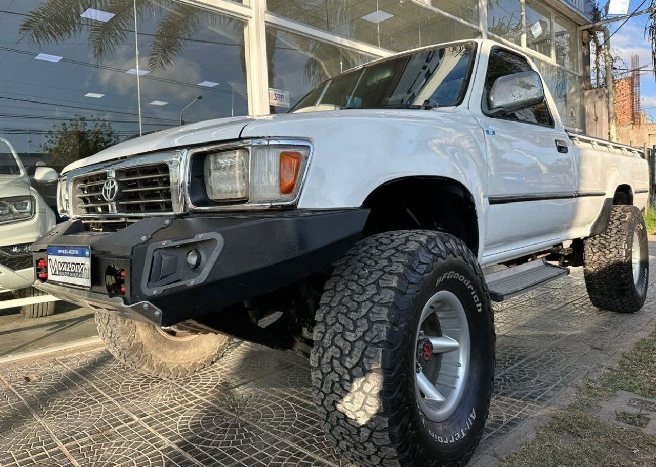 Toyota Hilux Usada en San Juan, deRuedas